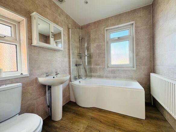 3 bed Semi-Detached to rent Image 11