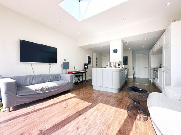 4 bed Terraced for sale Image 9