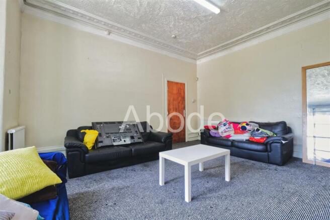 8 bed House to rent Image 5