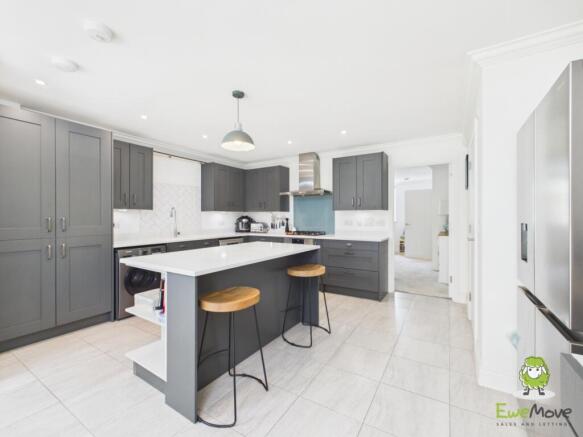 EweMove Estate Agents Basingstoke - 4 Furzelea Way