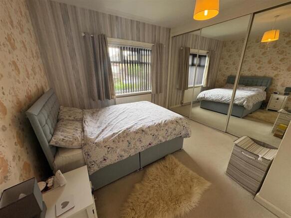 2 bed Semi-Detached Bungalow for sale Image 7