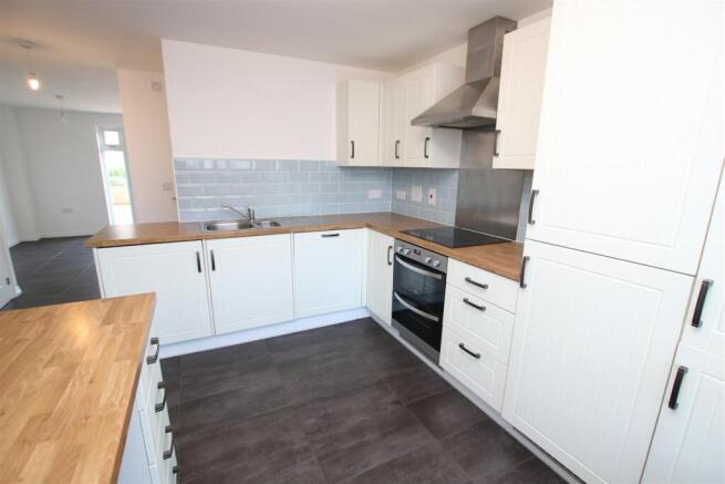 Kitchen 3.JPG