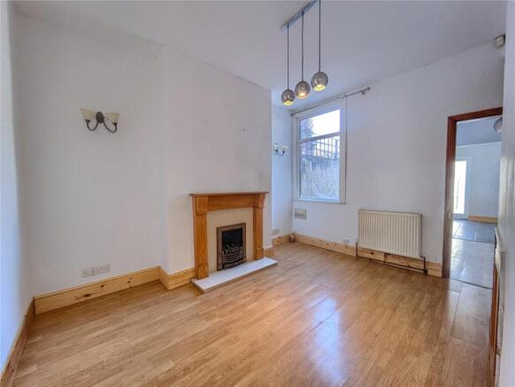 2 bed Terraced to rent Image 3