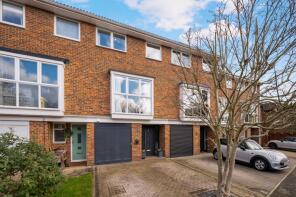 17, Wynton Grove, Walton-on-thames KT12 1LW