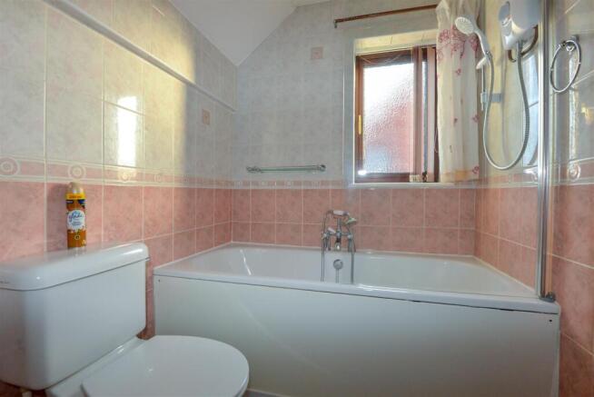 Bathroom 1.jpg