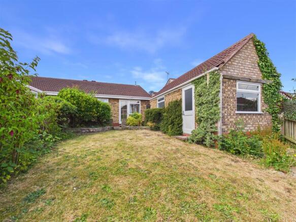 2 bed Semi-Detached Bungalow for sale Image 11