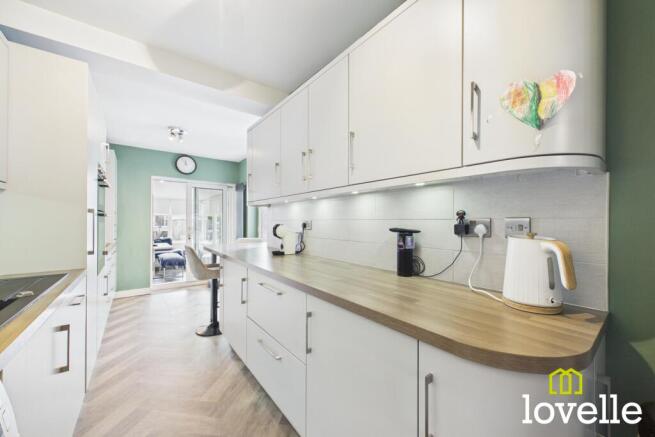 3 bed Semi-Detached for sale Image 6