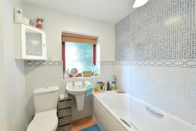 3 bed Terraced to rent Image 6