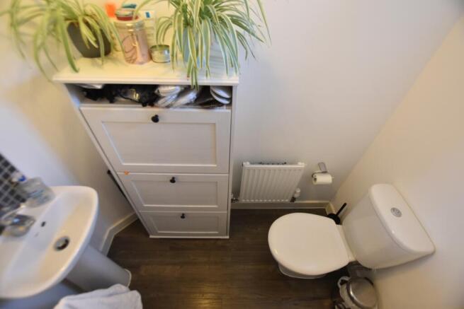 13 Butter Row cloakroom