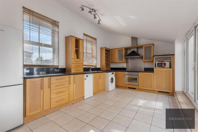 6 Floris Place SW4 0HH-5.jpg