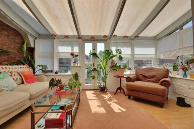 6 bed Town House for sale Image 12