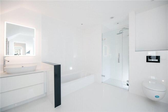 Master Bed Bathroom