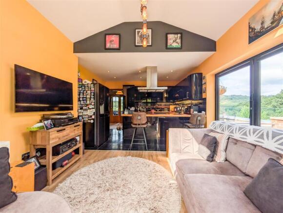 3 bed Detached for sale Image 8
