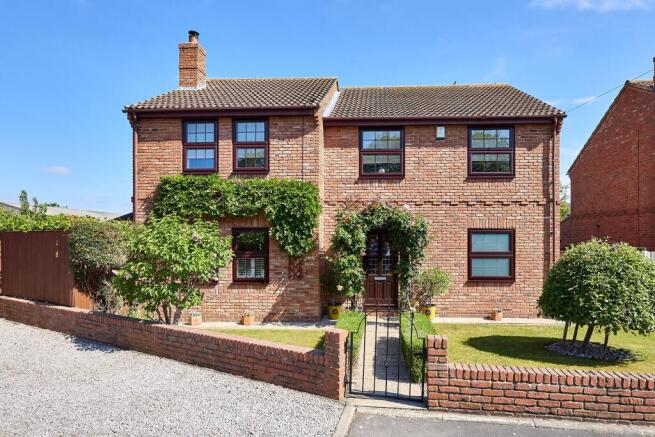 4 bed Detached for sale Image 7