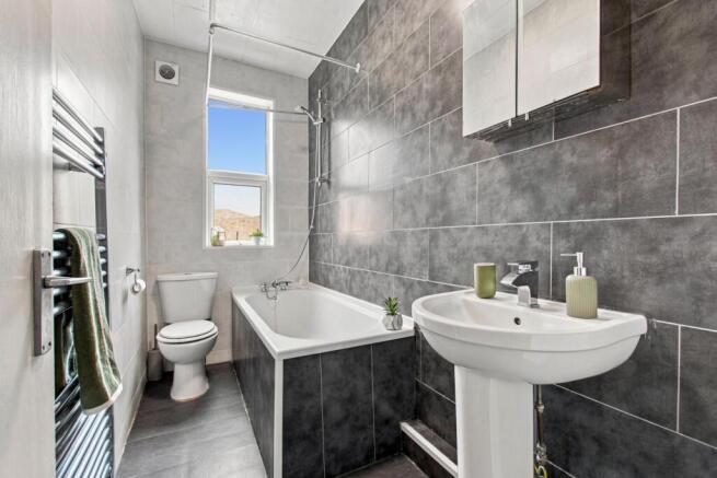 6 bed House to rent Image 8