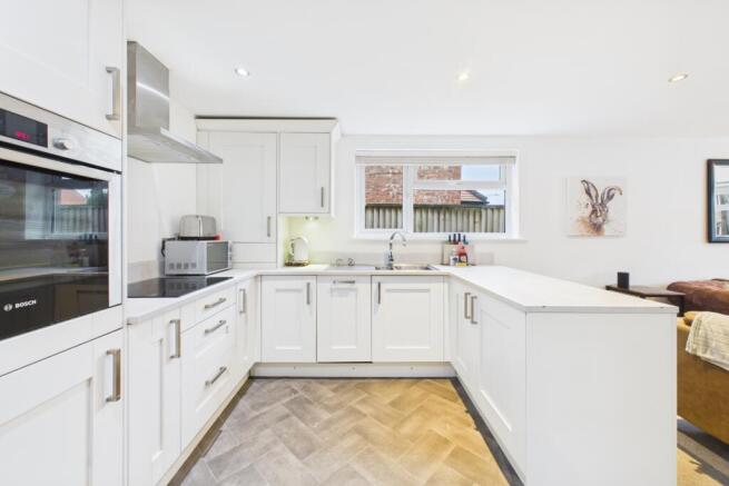 CAM03162G0-PR0401-STILL010