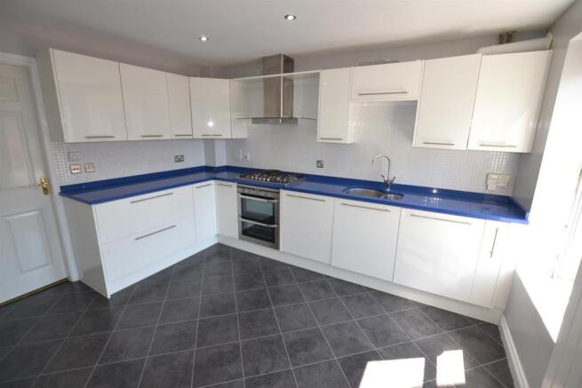 OPEN BREAKFAST KITCHEN