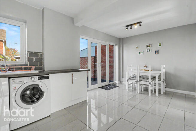 3 bed Semi-Detached for sale Image 8