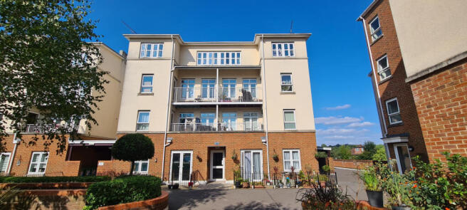 2 BEDROOM SECOND FLOOR FLAT