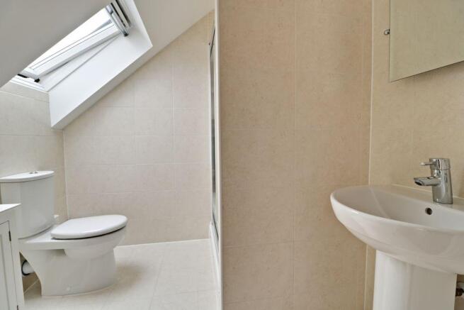 Ensuite to Bed 1