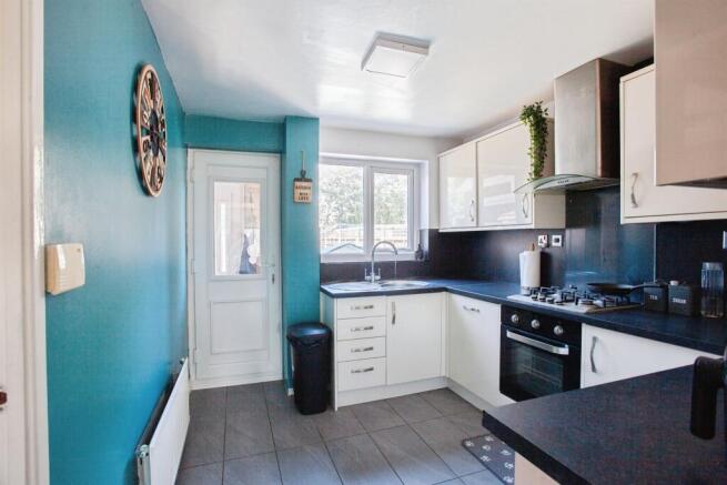4 bed Detached for sale Image 6