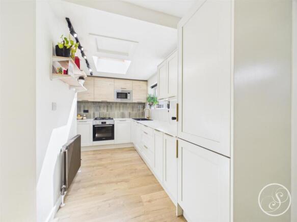 4 bed Semi-Detached for sale Image 12