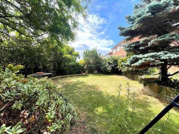 31 Dane Park Rear Garden 2.jpg