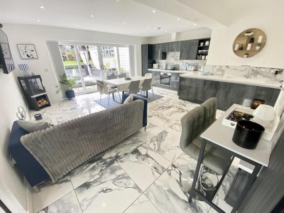 Kitchen/dining/living room
