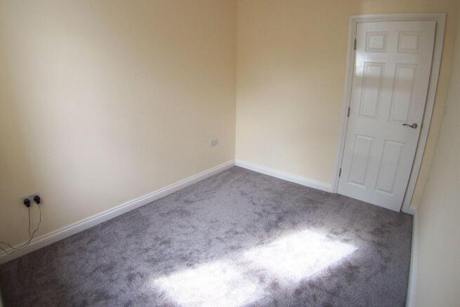 4 bed Semi-Detached to rent Image 8