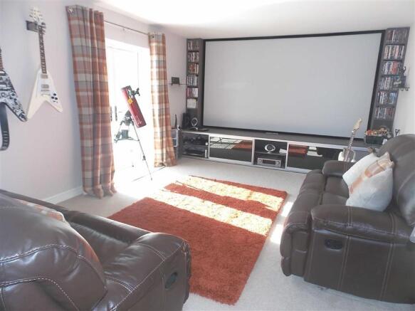 Bedroom 4/cinema roo