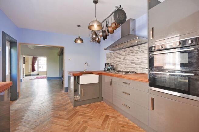 4 bed Semi-Detached to rent Image 4