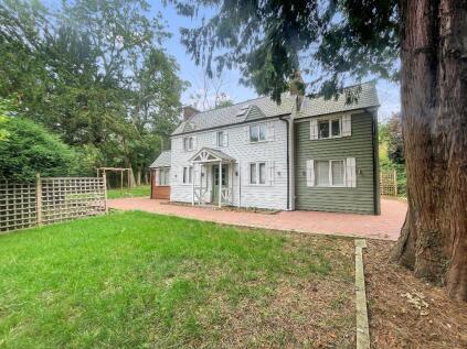 Church Road, Woldingham, Surrey, CR3 7LQ