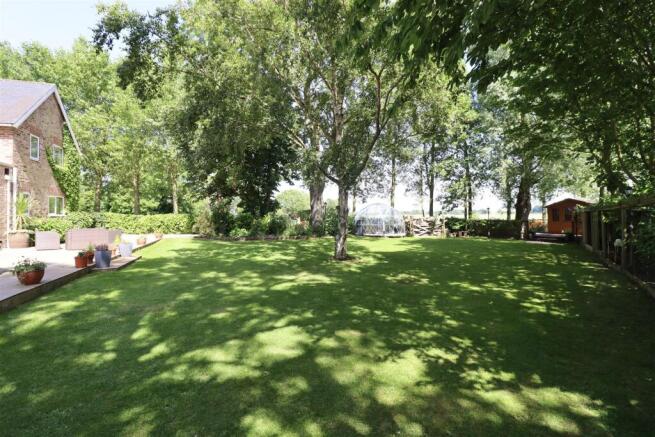 6 bed Detached for sale Image 5