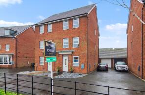 23, Topiary Road, Nuneaton CV10 0FT