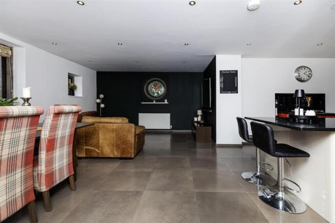 6 bed Character Property for sale Image 12