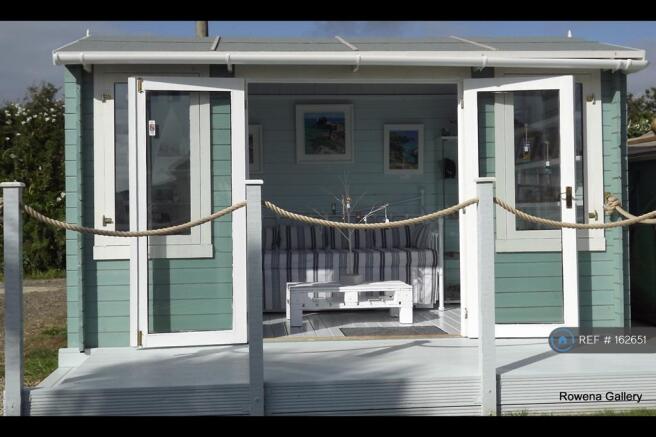 Rear Garden Cabin And Deck