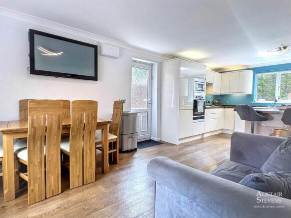 4 bed Detached for sale Image 9