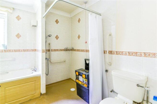2 bed Apartment for sale Image 11