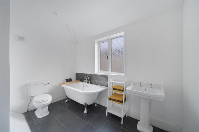 FOUR PIECE BATHROOM SUITE