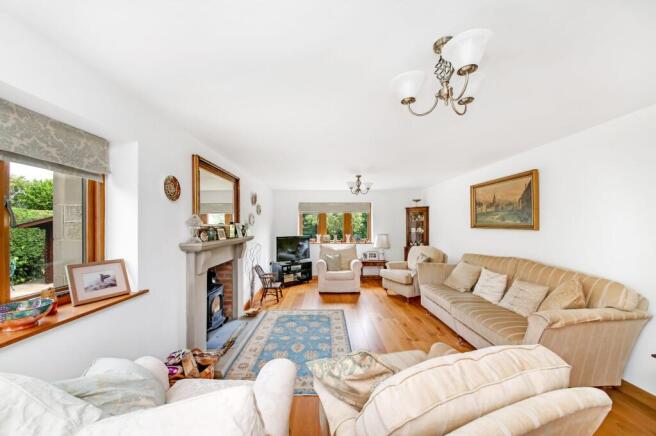 4 bed Detached for sale Image 6