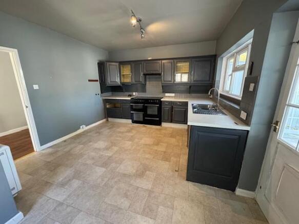 KITCHEN/DINING ROOM