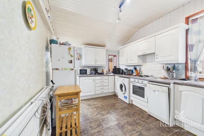 3 bed Bungalow for sale Image 7