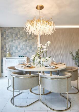 5 bed Detached for sale Image 6