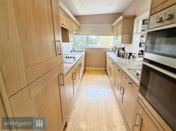 4 bed Semi-Detached for sale Image 5