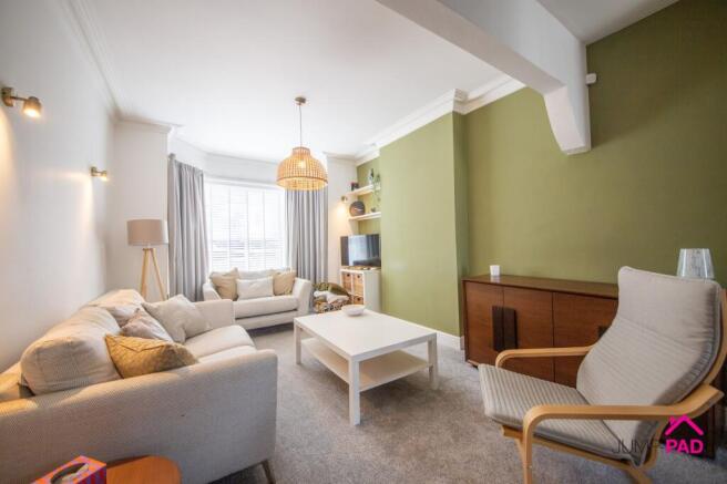 LIVING ROOM/DINING ROOM