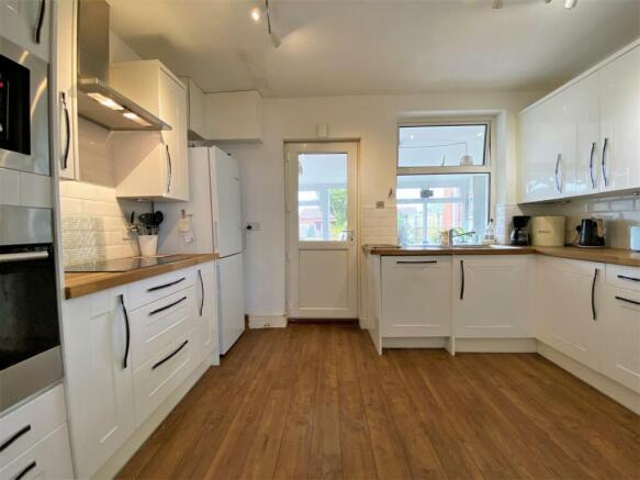 Fitted Kitchen 083