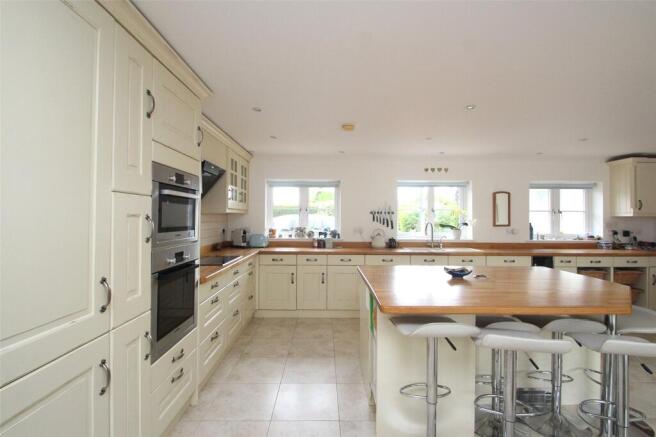 School Lane, Hamble, Southampton, Hampshire, SO31 photo 4