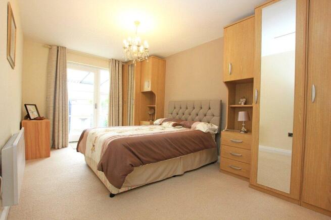 2 bed Terraced Bungalow for sale Image 8