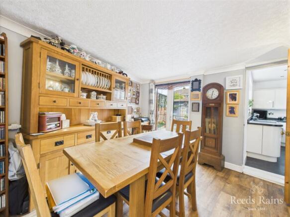 4 bed Detached for sale Image 8