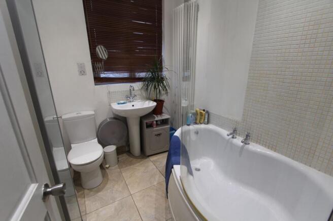 2 bed Apartment to rent Image 4